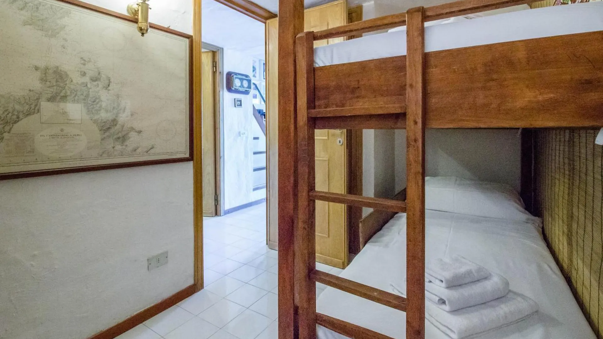 마리넬라 Guesthost - Dreamy Sea View With Pool And Parking 아파트